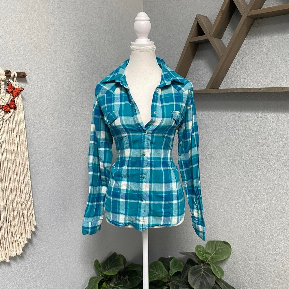 WRANGLER BLUE WHITE PLAID BUTTON DOWN FLANNEL SHIRT SNAP BUTTON COUNTRY COWGIRL